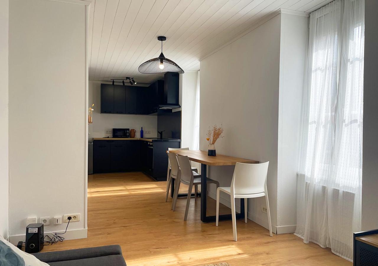 Charmant Appartement Renove Au Coeur De Concarneau Bagian luar foto